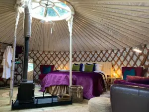 Yurt with Hot Tub Near Hartington, Peak District