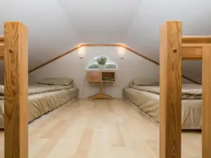 Comfortable Cottage at Scenic Lake