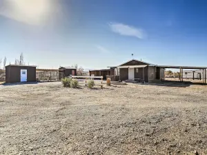 Quaint Pahrump Ranch: 6-Horse Barn & Fire Pit