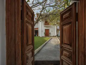 Villa White Queen Resort & Spa