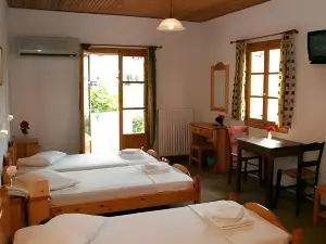 Siroco's Rooms and Studios