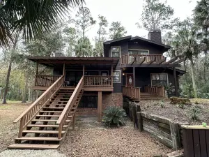 Dunnellon Dreams 3 Bedroom Home by RedAwning