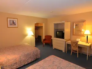 Econo Lodge Drums