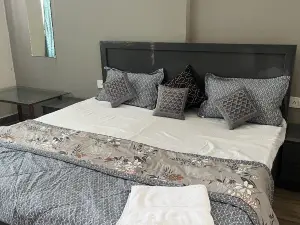 Rooms in greater noida near pari chowk