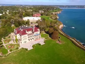 New Beach Rose Boutique Cottage on the beach