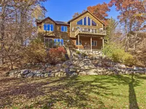 Deacon's Lodge Golf: Overlooking Pelican Lake - Breezy Point