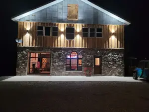 3 Bedroom Loft With Game Room ~ In The Heart Of Downtown Copper Harbor