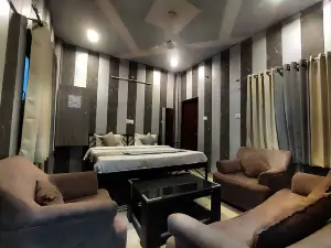 Hotel Sharvil Inn