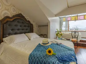 Hotel Azul de la Plaza by Chat Noir