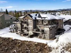 Gorgeous Mountain Views and Heated Pool Access - Charming Retreat