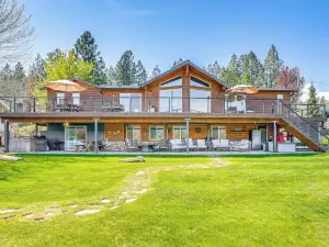 Lakefront Retreat w/ Kayaks, Paddle Boards & Deck!