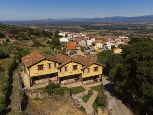Casas Rurales Acebuche -Piscina Natural a 60 Metros