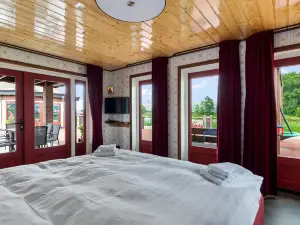Holiday Home in Friesland Near Canal & Lake