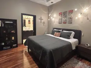 Modern 3000sf 4-Bedroom Loft in Historic Downtown Fort Scott