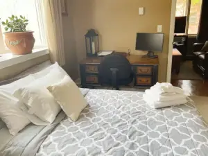 Cozy 2-bedroom cabin with WiFi, AC in wonderful Terra Alta