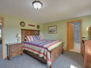 Nature's Paradise: Rustic Retreat in Wisconsin!
