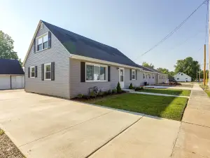 Dog-Friendly Port Clinton Home Walk to Lake Erie!