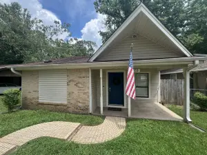 Cozy Patio Retreat with Fire Pit and Open Living Space - Charming Bungalow