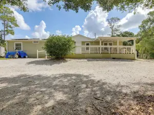 Family-Friendly Palm City Home 14 Mi to Beach!