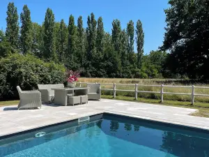 Maison piscine & tennis partagés