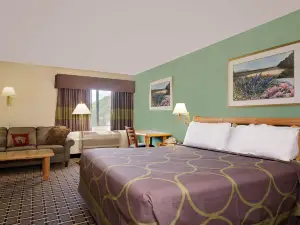 Super 8 by Wyndham Cloquet