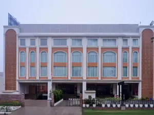 สกายวิงส์ ซาโรวาร์ พอร์ติโก มถุรา