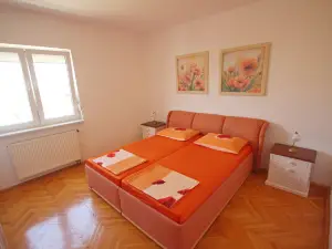 Apartment Maris with Nice Sea View