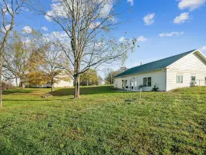 Unique Relaxing Getaway with Country Lodging 3 Bedroom Cottage by Redawning