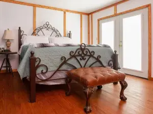 Round Top Hotel