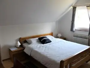 Lonjski Dvori