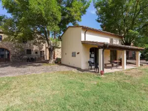 Apartment with Pool in Barberino Val d'Elsa