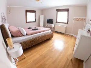 Happybnb Apartment Mit Sonniger Terrasse