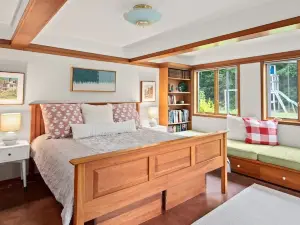 MAD Meadows 5 Bedroom Chalet by RedAwning