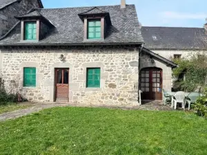 Maison Cosy a Lanobre + Jardin