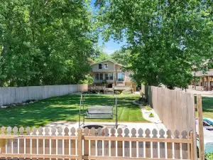 Spacious water-facing 5-bedroom loft with backyard access to Cedar Lake
