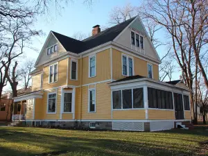 Historic Home With Modern Amenities - Great for Families with room for up to 18!