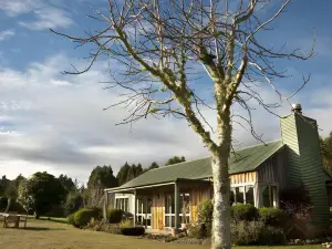 Whakaipo Lodge