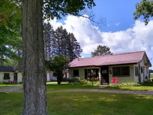 Mackinaw Timbers Cabins