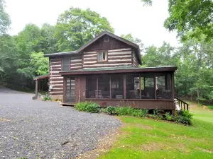 Pondview Cabin - Log Cabin Retreat