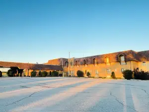Hometown Inn & Suites