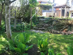 MeadowBrook Suite Deluxe 2 BDRM w/ Yard and Hot Tub