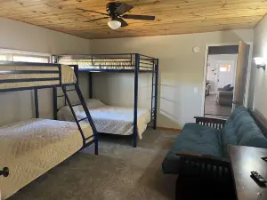 Cozy Cabin in Mio 4 Bedroom, Game Room Adjacent to Ausable River & Orv Trails