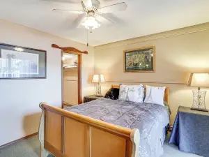 Waterfront Cherokee Village Home with Private Dock!