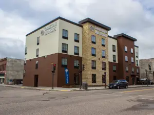 Cobblestone Hotel & Suites - Chippewa Falls