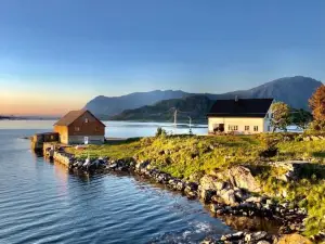 Villa Borgvåg - A Unique Seafront Villa in the Heart of Lofoten