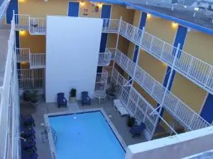 Seaside Inn & Suites