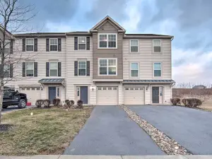 Bellefonte Townhome - 7 Mi to Penn State