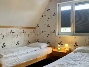 Holiday Home ‘De Druif’ (6p.) with a Nice Terrace Near Lake Lauwersmeer