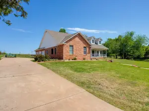 Roomy Home Rental in Cimarron National Golf Club!