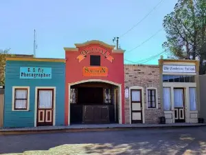 Silver Spur Homestead Luxury Glamping - the Cowboy